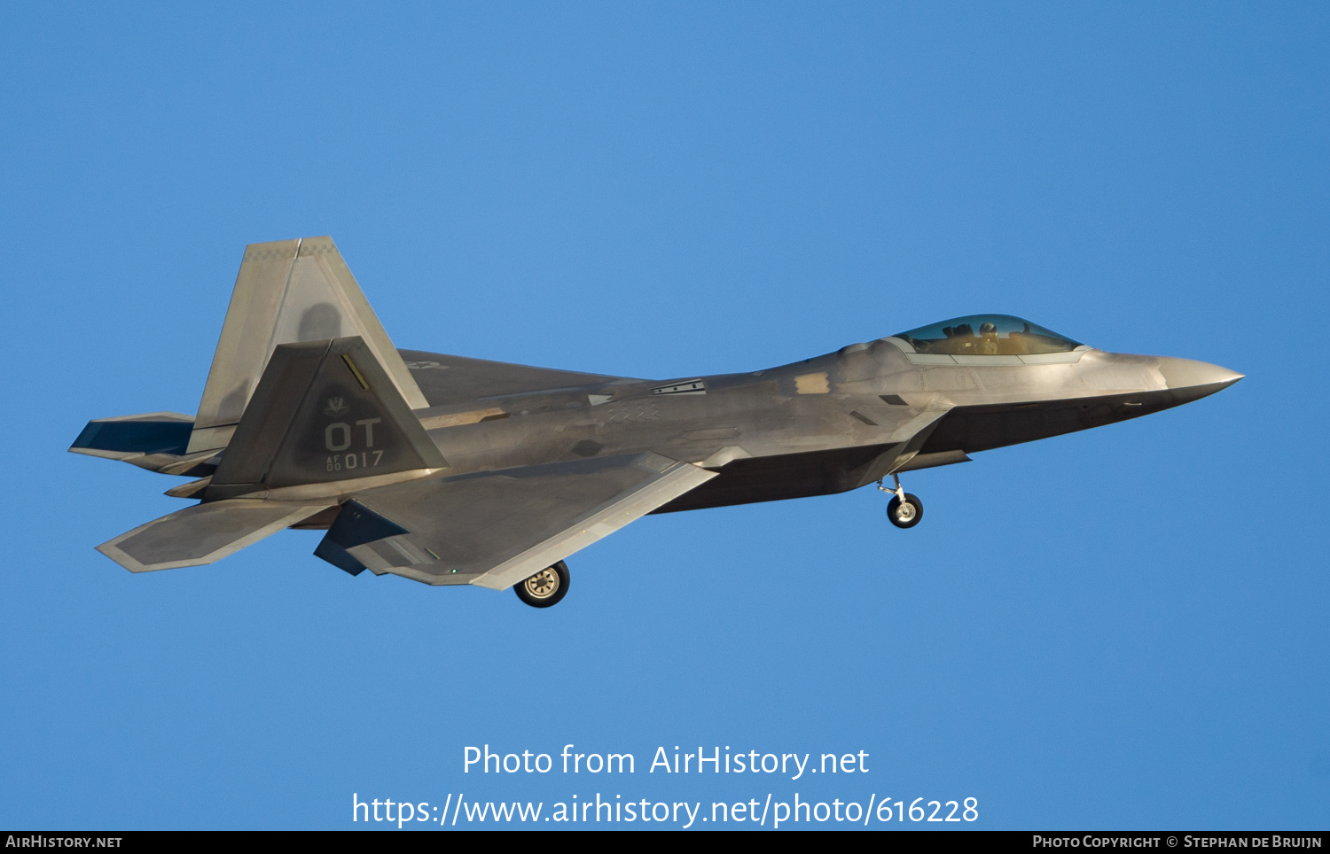 Aircraft Photo of 00-4017 / AF00-017 | Lockheed Martin F-22A Raptor | USA - Air Force | AirHistory.net #616228