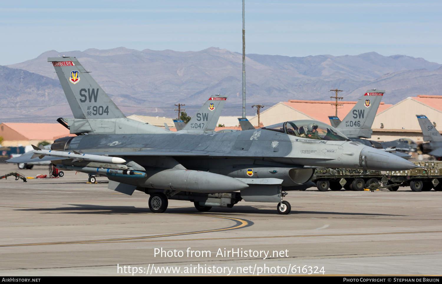 Aircraft Photo of 92-3904 / AF92-904 | General Dynamics F-16CM Fighting Falcon | USA - Air Force | AirHistory.net #616324