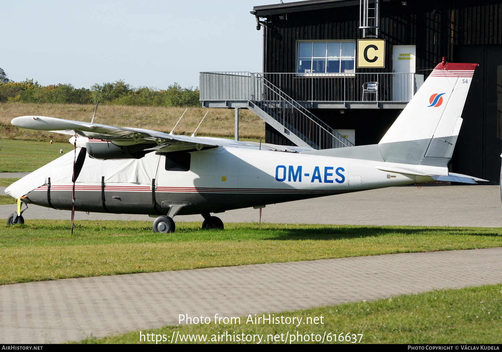 Aircraft Photo of OM-AES | Partenavia P-68B Victor | Stanley Air | AirHistory.net #616637