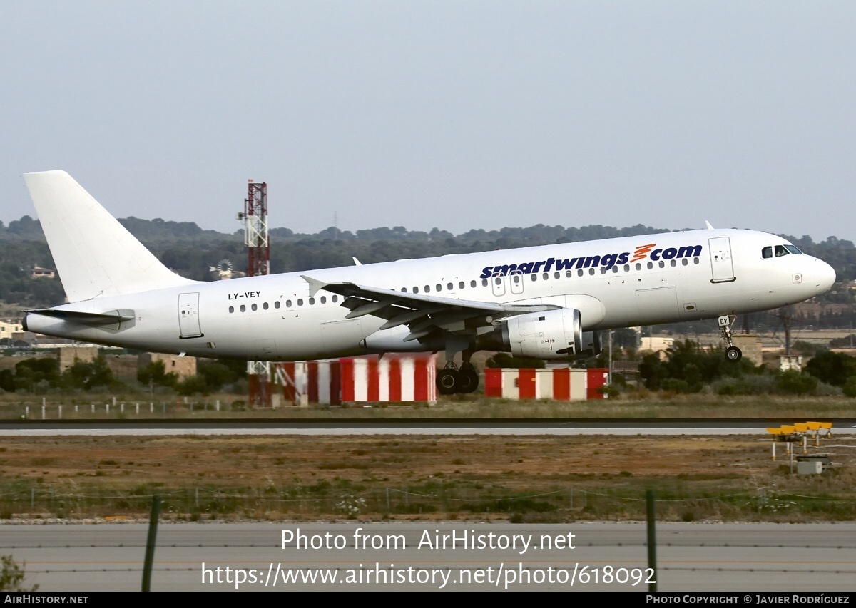 Aircraft Photo of LY-VEY | Airbus A320-212 | Smartwings | AirHistory.net #618092