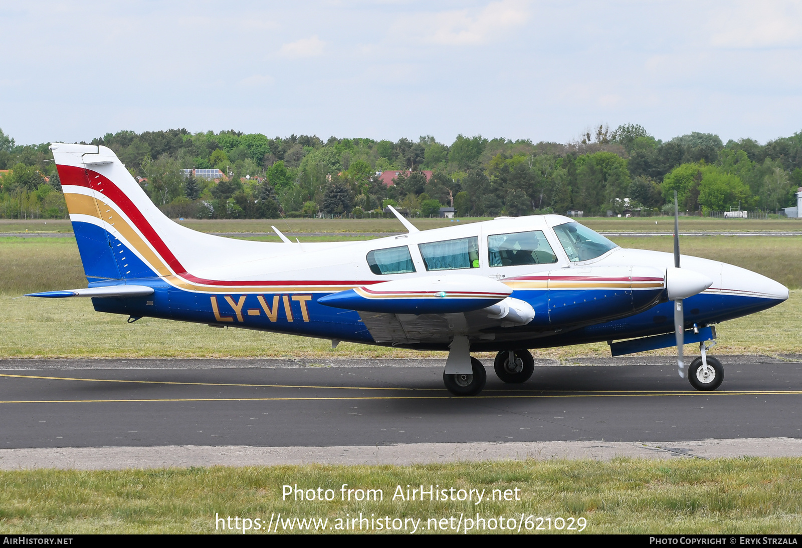 Aircraft Photo of LY-VIT | Piper PA-30-160 Twin Comanche C | AirHistory.net #621029