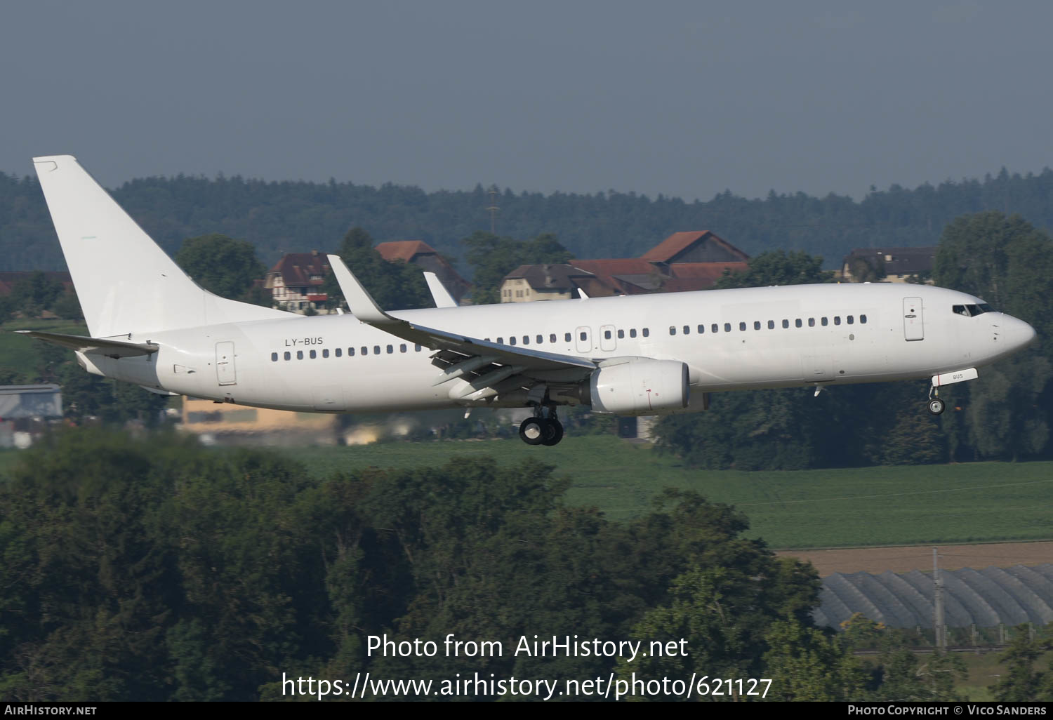 Aircraft Photo of LY-BUS | Boeing 737-82R | AirHistory.net #621127