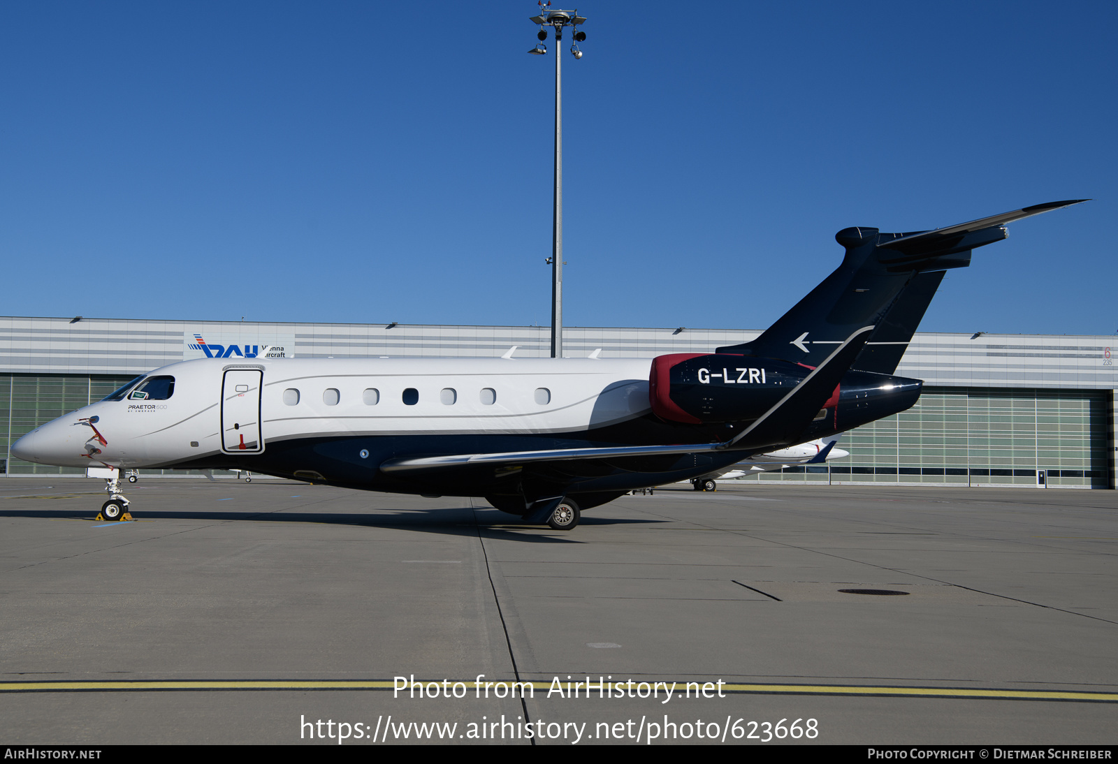 Aircraft Photo of G-LZRI | Embraer EMB-550 Praetor 600 | AirHistory.net #623668