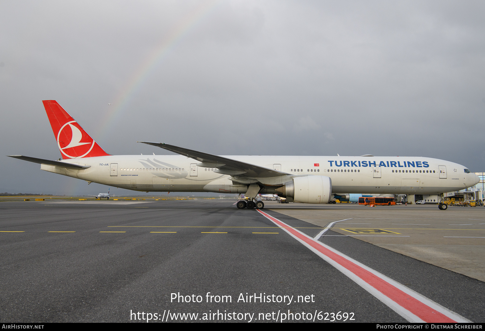 Aircraft Photo of TC-JJL | Boeing 777-3F2/ER | Turkish Airlines | AirHistory.net #623692