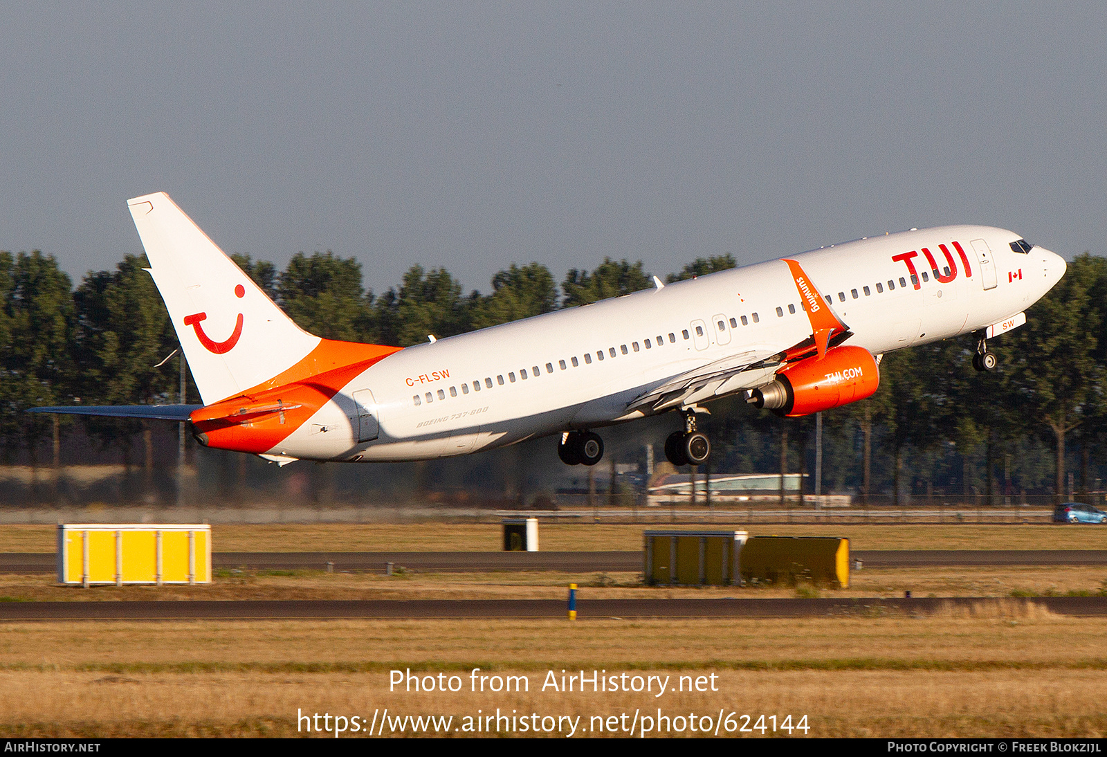 Aircraft Photo of C-FLSW | Boeing 737-8HX | TUI | AirHistory.net #624144