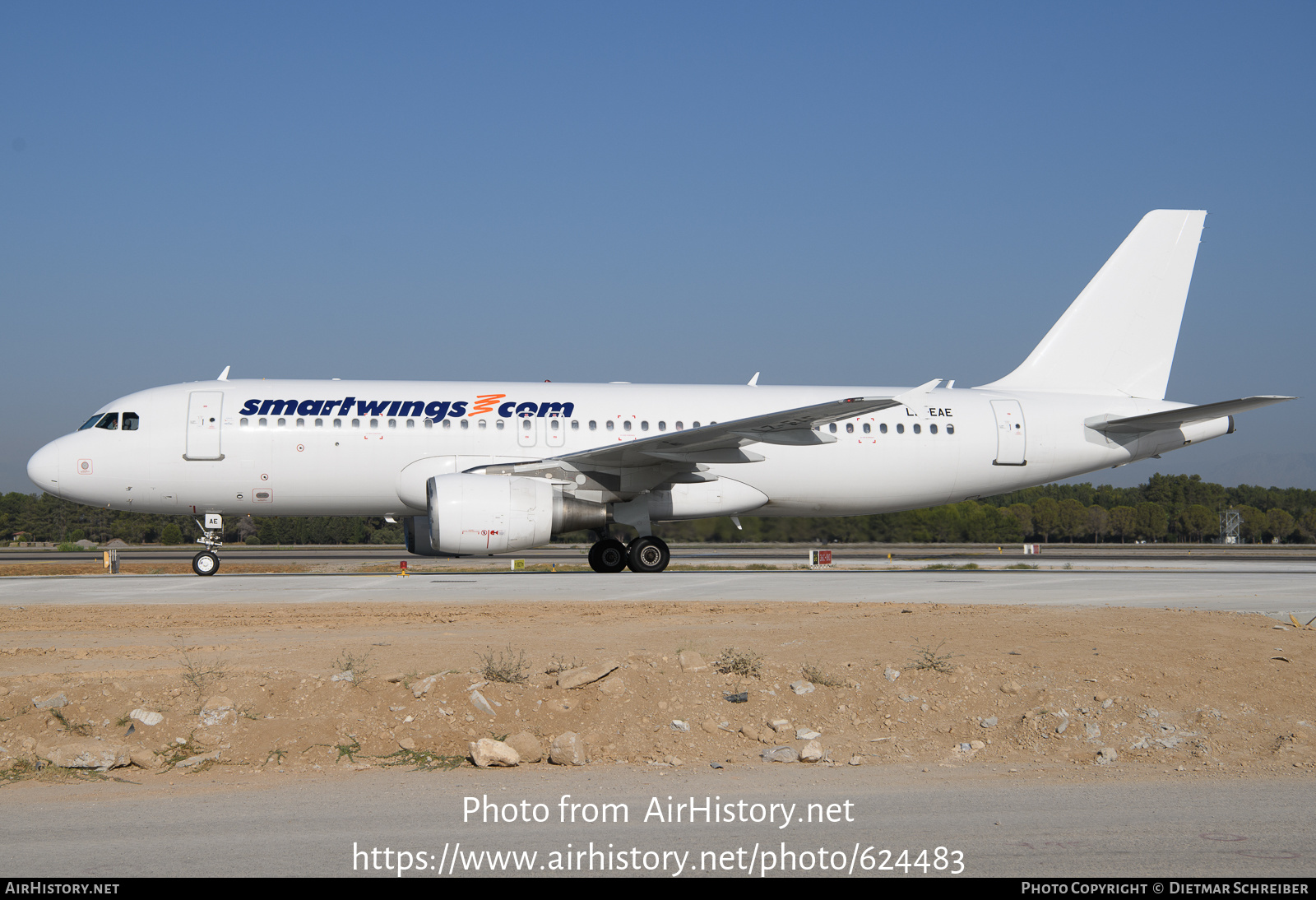 Aircraft Photo of LZ-EAE | Airbus A320-214 | Smartwings | AirHistory.net #624483