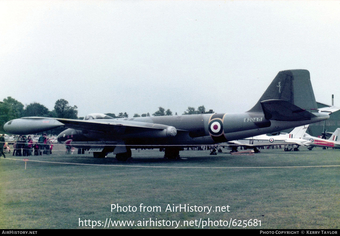 Aircraft Photo of 8204M | English Electric Canberra B(I)8 | UK - Air Force | AirHistory.net #625681