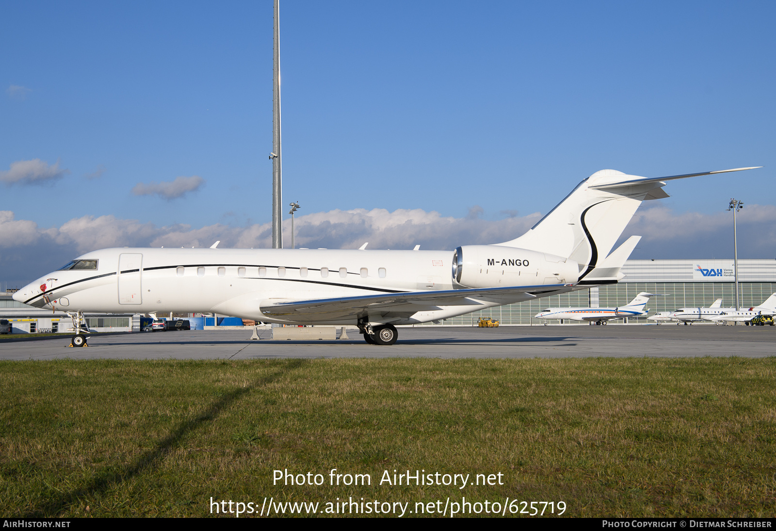 Aircraft Photo of M-ANGO | Bombardier Global 5000 (BD-700-1A11) | AirHistory.net #625719