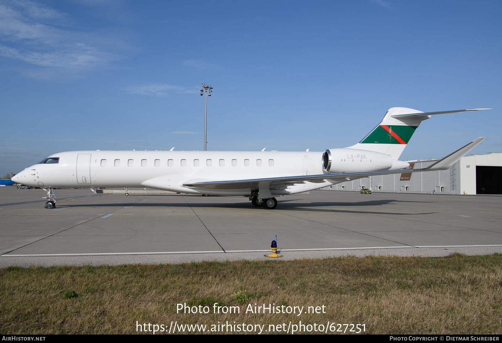 Aircraft Photo of LX-PAK | Bombardier Global 7500 (BD-700-2A12) | AirHistory.net #627251