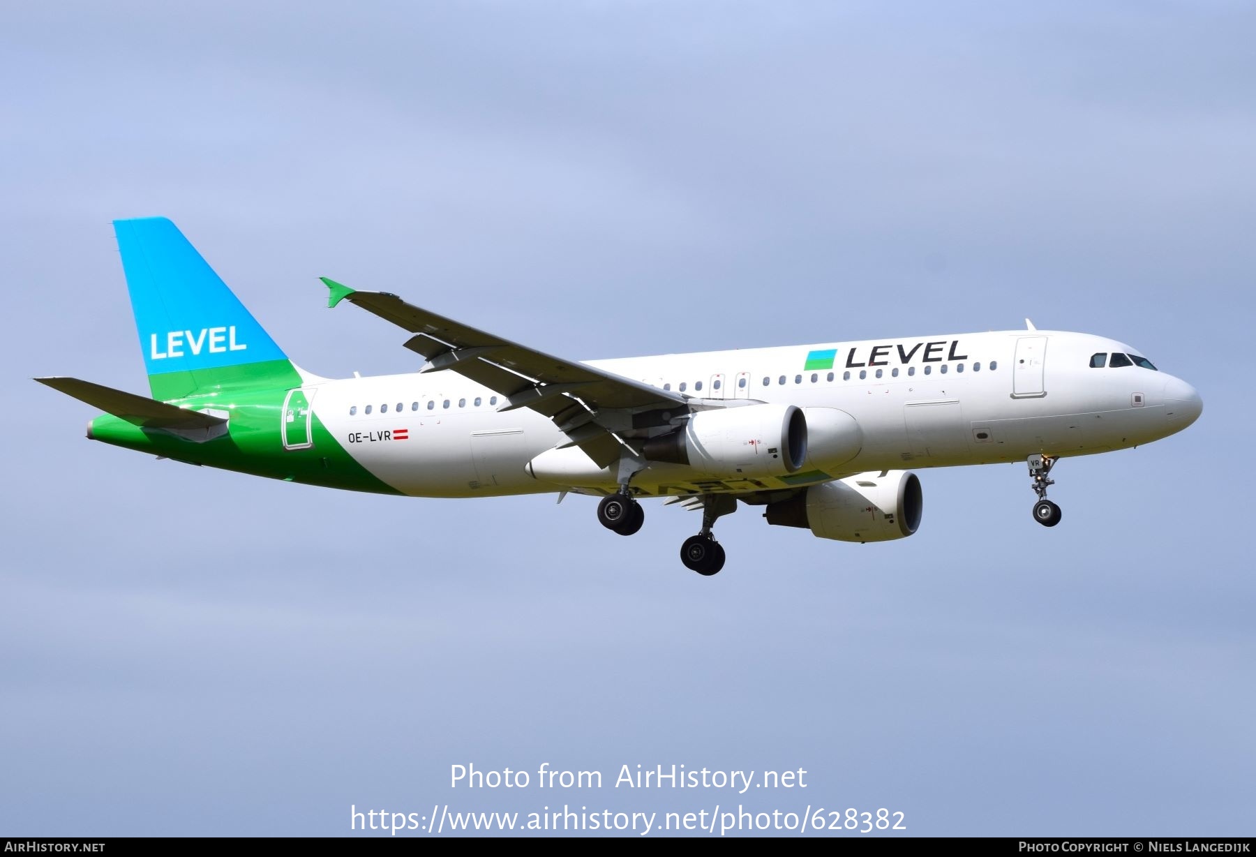 Aircraft Photo of OE-LVR | Airbus A320-214 | Level | AirHistory.net #628382