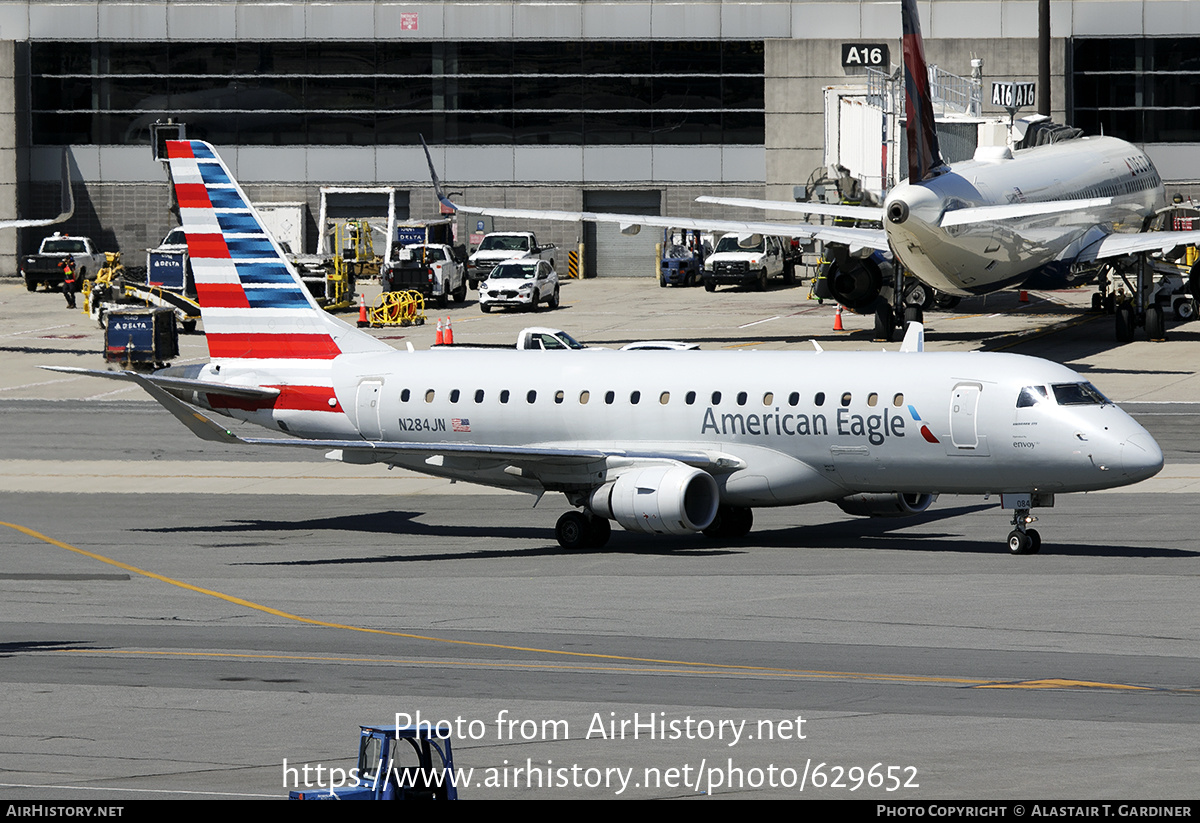 Aircraft Photo of N284JN | Embraer 175LR (ERJ-170-200LR) | American Eagle | AirHistory.net #629652