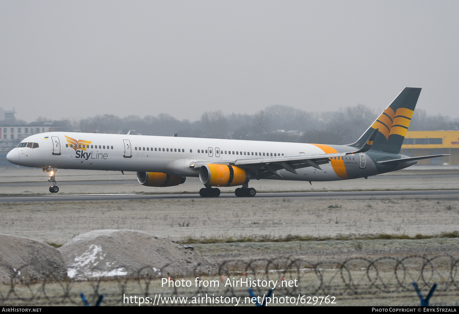 Aircraft Photo of UR-SLB | Boeing 757-330 | Skyline Express Airline | AirHistory.net #629762