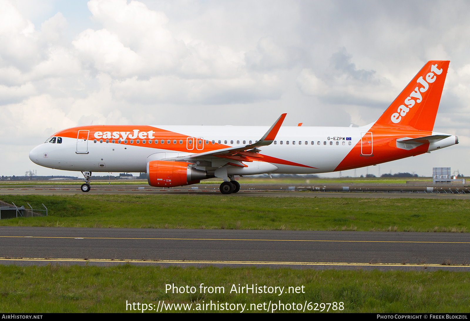 Aircraft Photo of G-EZPW | Airbus A320-214 | EasyJet | AirHistory.net #629788