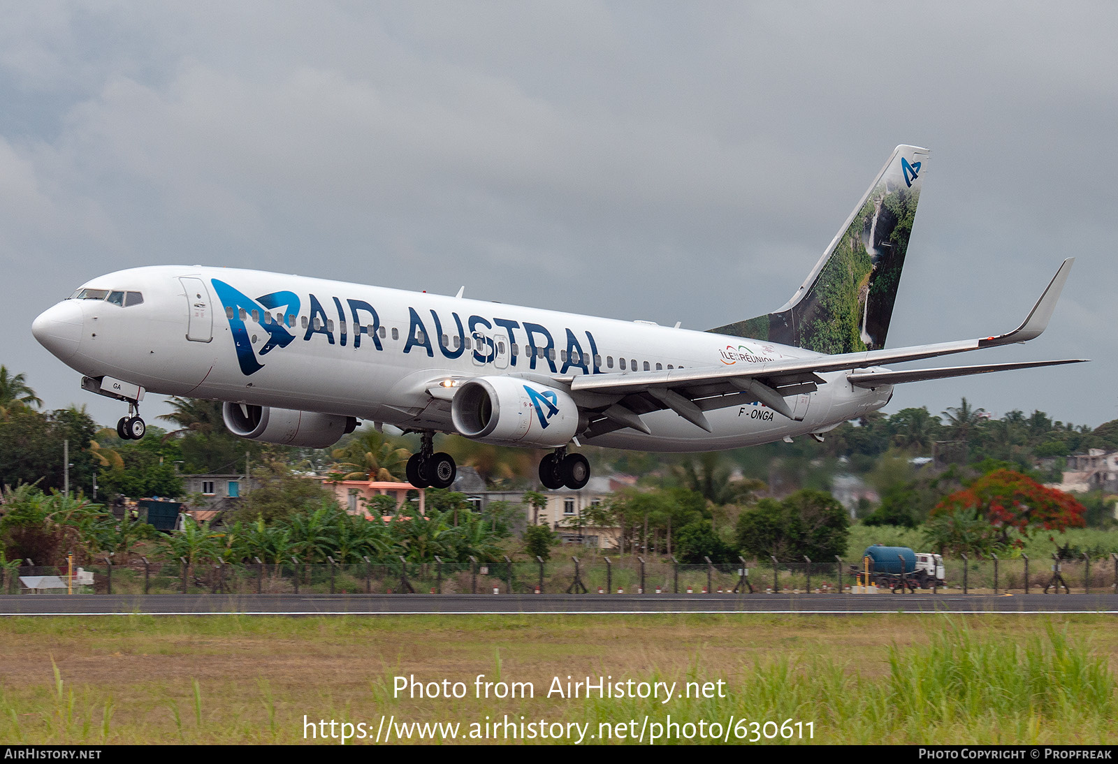 Aircraft Photo of F-ONGA | Boeing 737-89M | Air Austral | AirHistory.net #630611