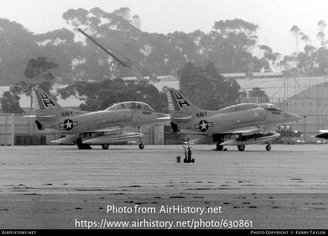 Aircraft Photo of 153667 | Douglas TA-4J Skyhawk | USA - Navy | AirHistory.net #630861