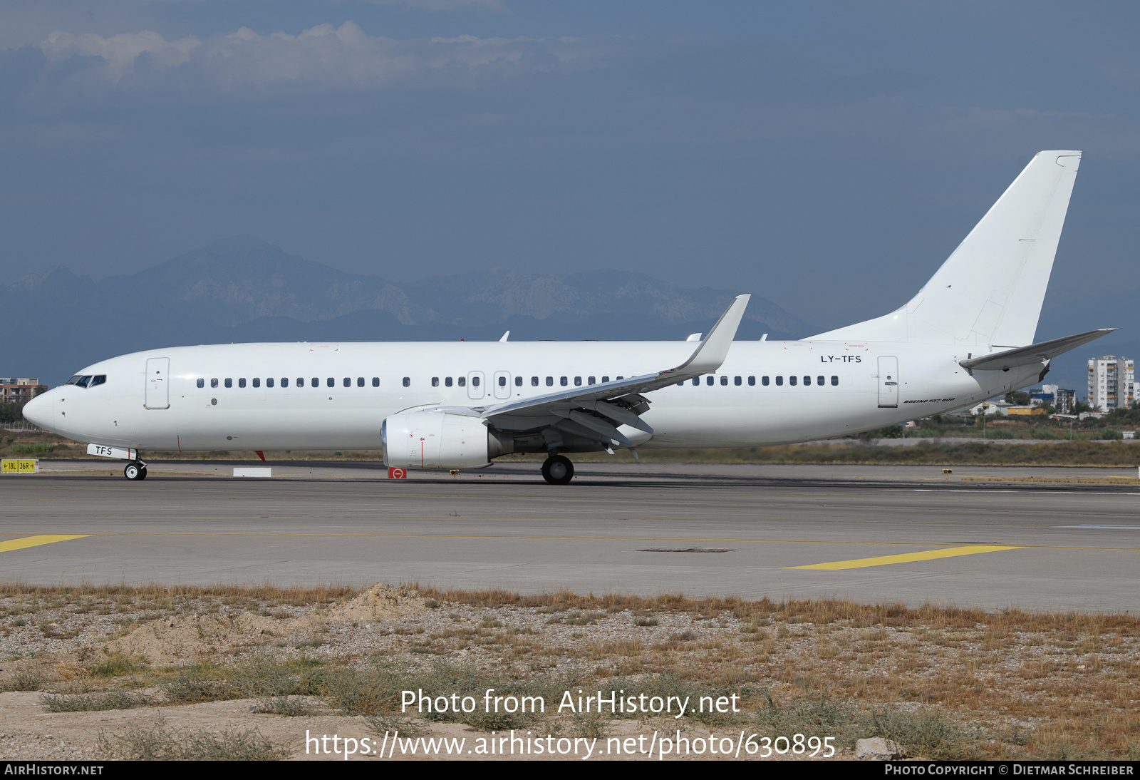 Aircraft Photo of LY-TFS | Boeing 737-86J | AirHistory.net #630895