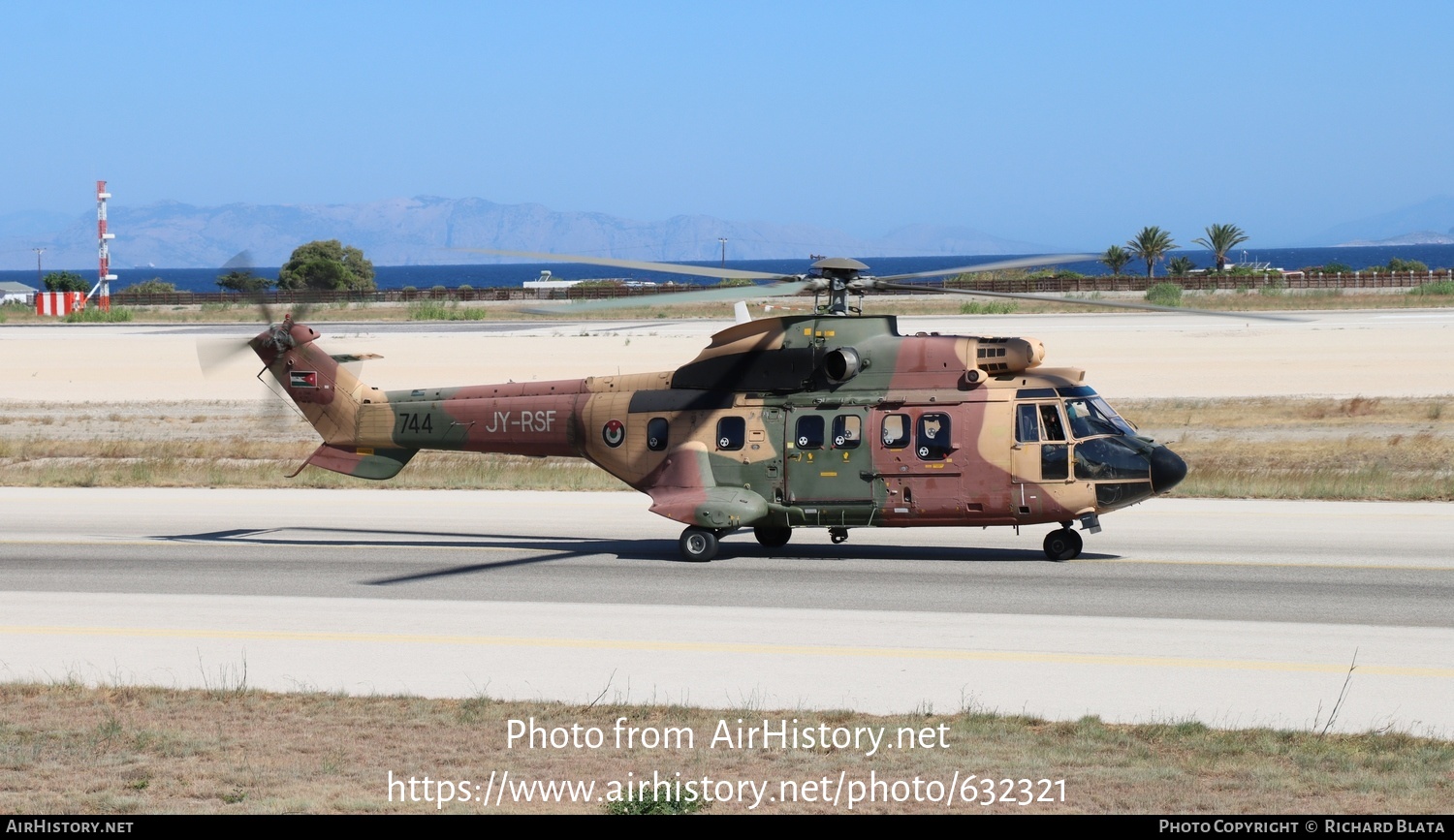 Aircraft Photo of 744 / JY-RSF | Aerospatiale AS-332M1 Super Puma | Jordan - Air Force | AirHistory.net #632321