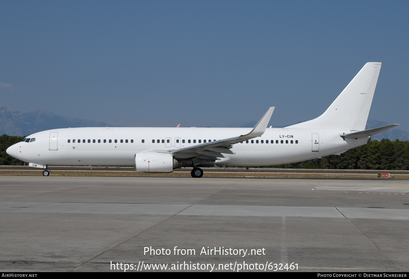 Aircraft Photo of LY-CIN | Boeing 737-83N | AirHistory.net #632461