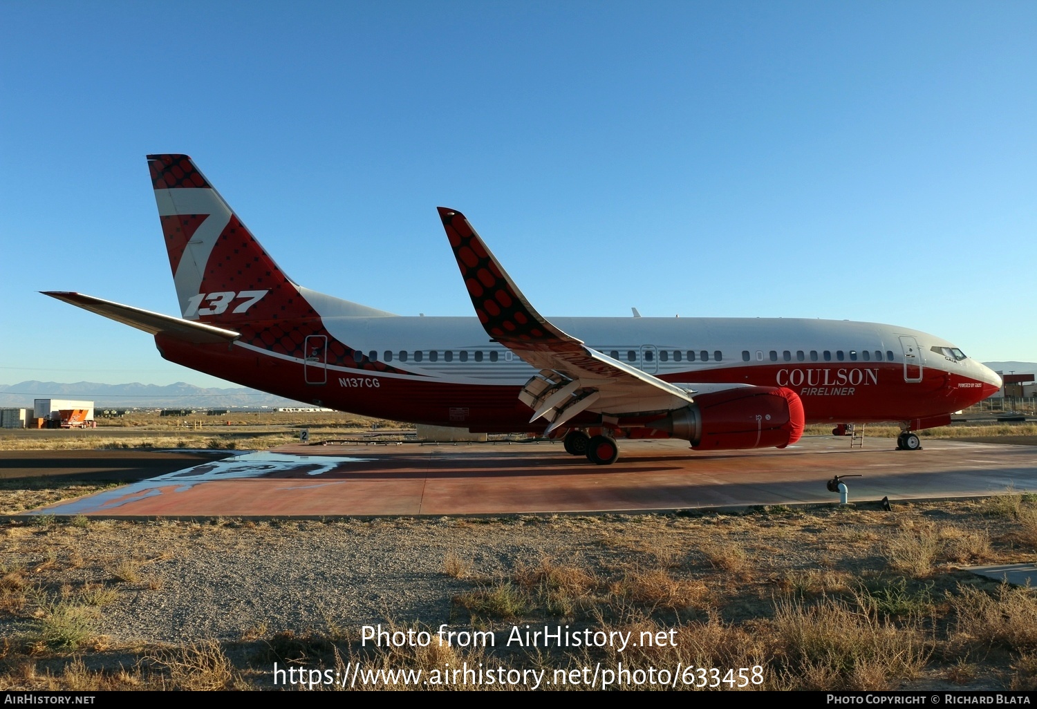 Aircraft Photo of N137CG | Boeing 737-3H4/AT | Coulson Flying Tankers | AirHistory.net #633458