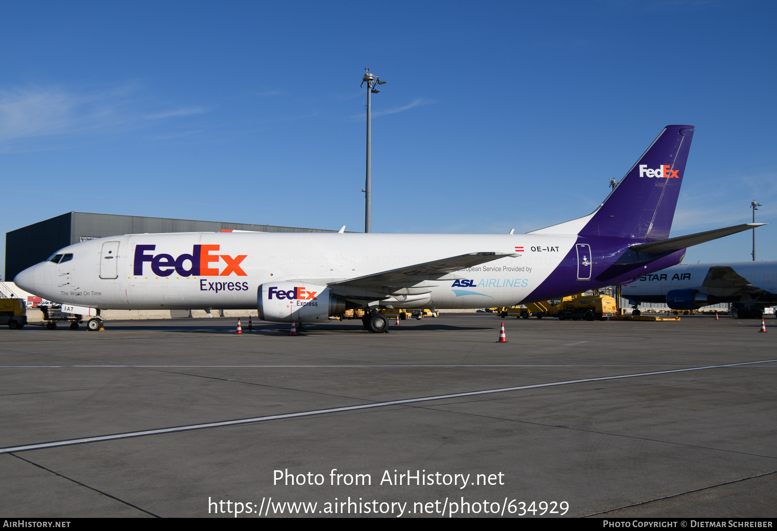 Aircraft Photo of OE-IAT | Boeing 737-4M0(BDSF) | FedEx Express - Federal Express | AirHistory.net #634929