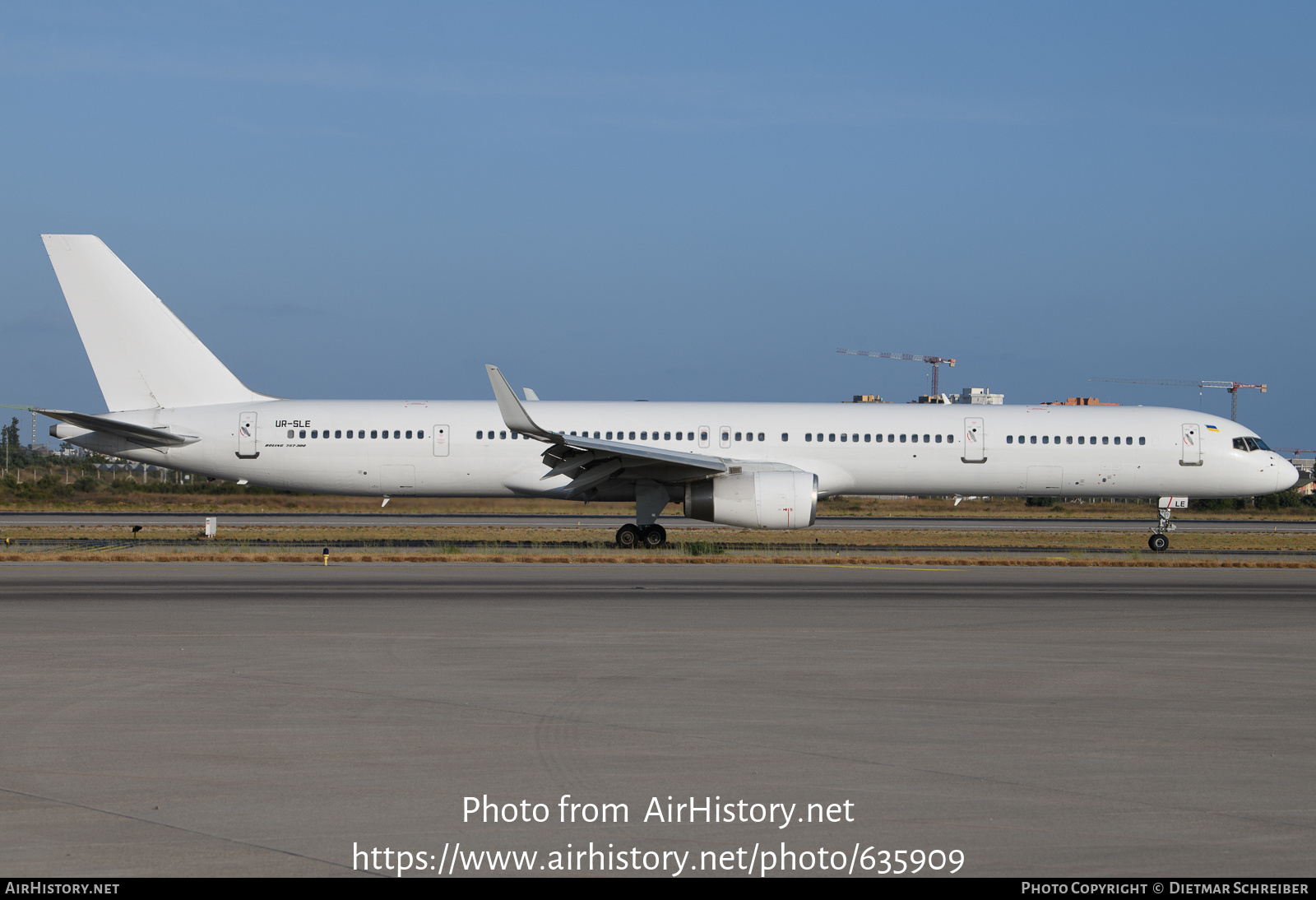 Aircraft Photo of UR-SLE | Boeing 757-330 | AirHistory.net #635909