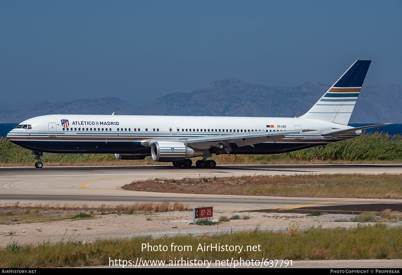 Aircraft Photo of EC-LZO | Boeing 767-35D/ER | Privilege Style | AirHistory.net #637791