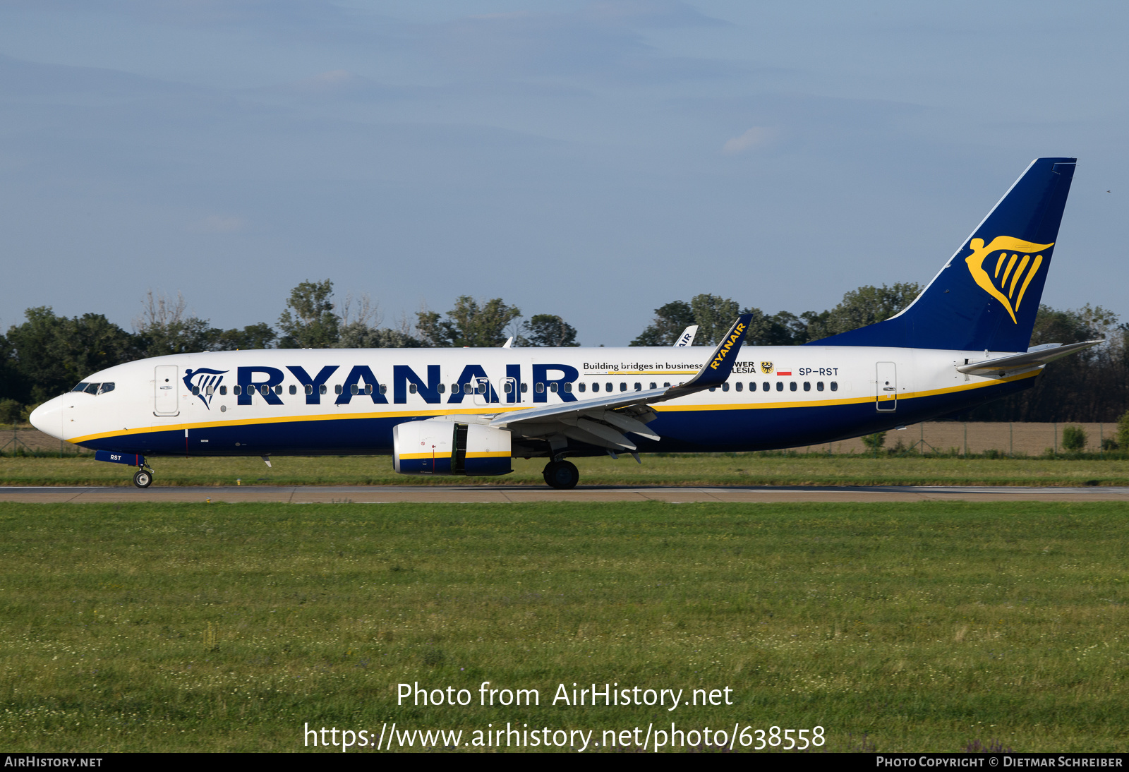 Aircraft Photo of SP-RST | Boeing 737-800 | Ryanair | AirHistory.net #638558