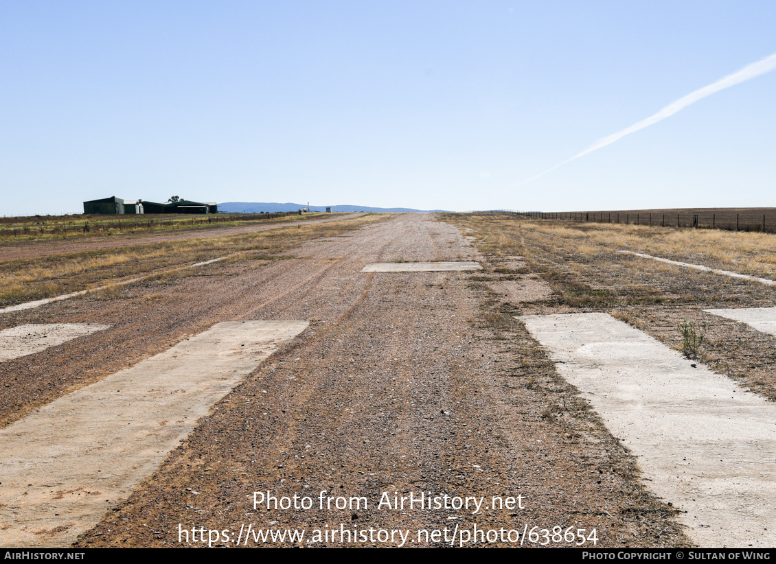 Airport photo of Valverde de Leganes (LEPN) in Spain | AirHistory.net #638654