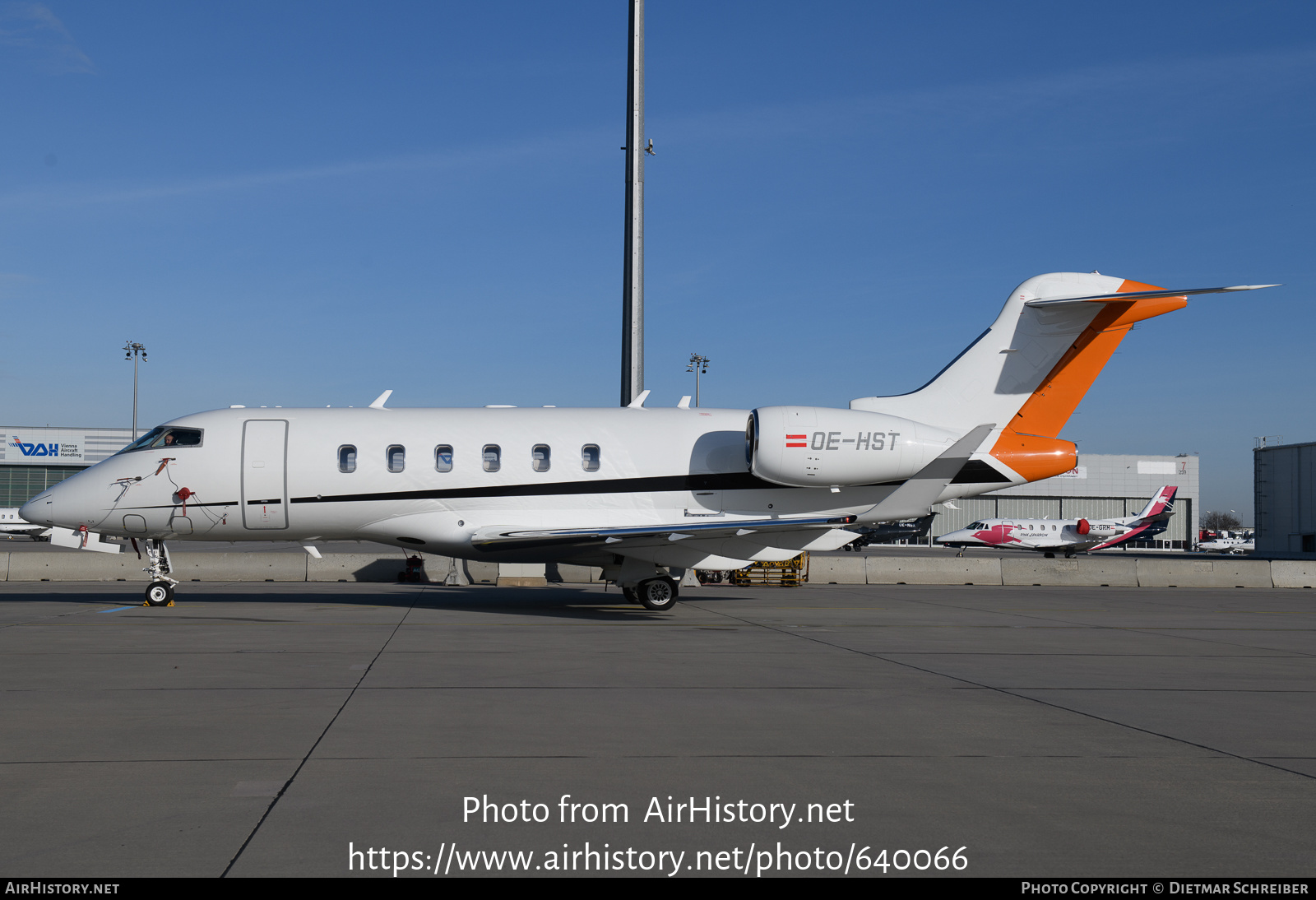 Aircraft Photo of OE-HST | Bombardier Challenger 350 (BD-100-1A10) | AirHistory.net #640066