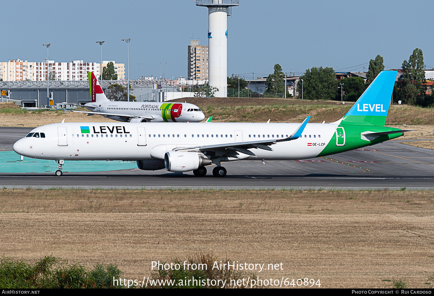 Aircraft Photo of OE-LCP | Airbus A321-211 | Level | AirHistory.net #640894