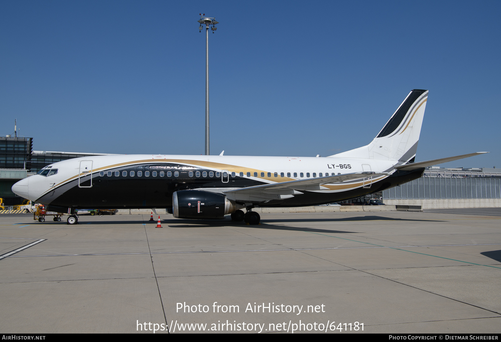 Aircraft Photo of LY-BGS | Boeing 737-3L9 | AirHistory.net #641181