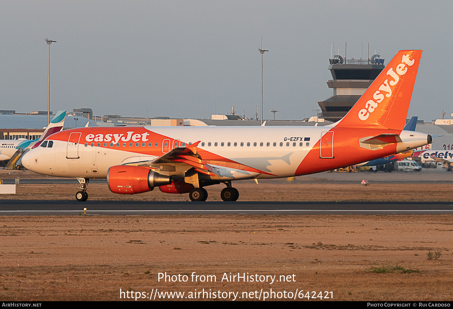 Aircraft Photo of G-EZFX | Airbus A319-111 | EasyJet | AirHistory.net #642421