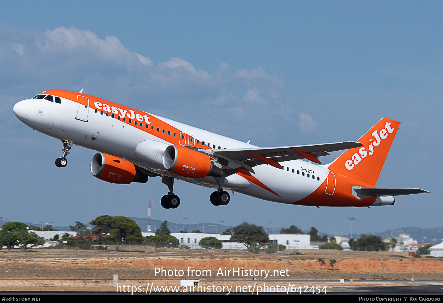 Aircraft Photo of G-EZTZ | Airbus A320-214 | EasyJet | AirHistory.net #642454