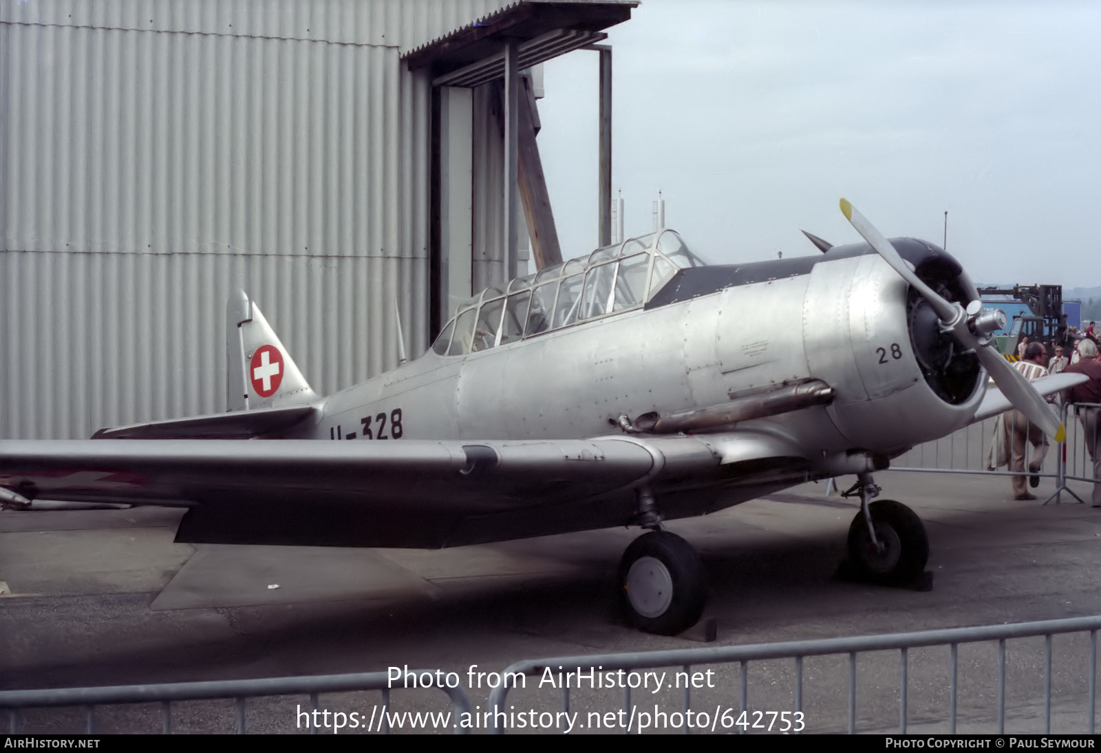 Aircraft Photo of U-328 | North American AT-16 Harvard IIB | Switzerland - Air Force | AirHistory.net #642753