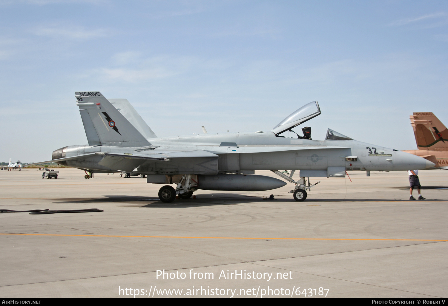 Aircraft Photo of 163703 | McDonnell Douglas F/A-18C Hornet | USA - Navy | AirHistory.net #643187