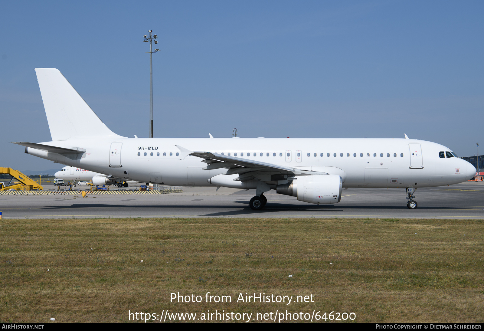 Aircraft Photo of 9H-MLD | Airbus A320-214 | AirHistory.net #646200