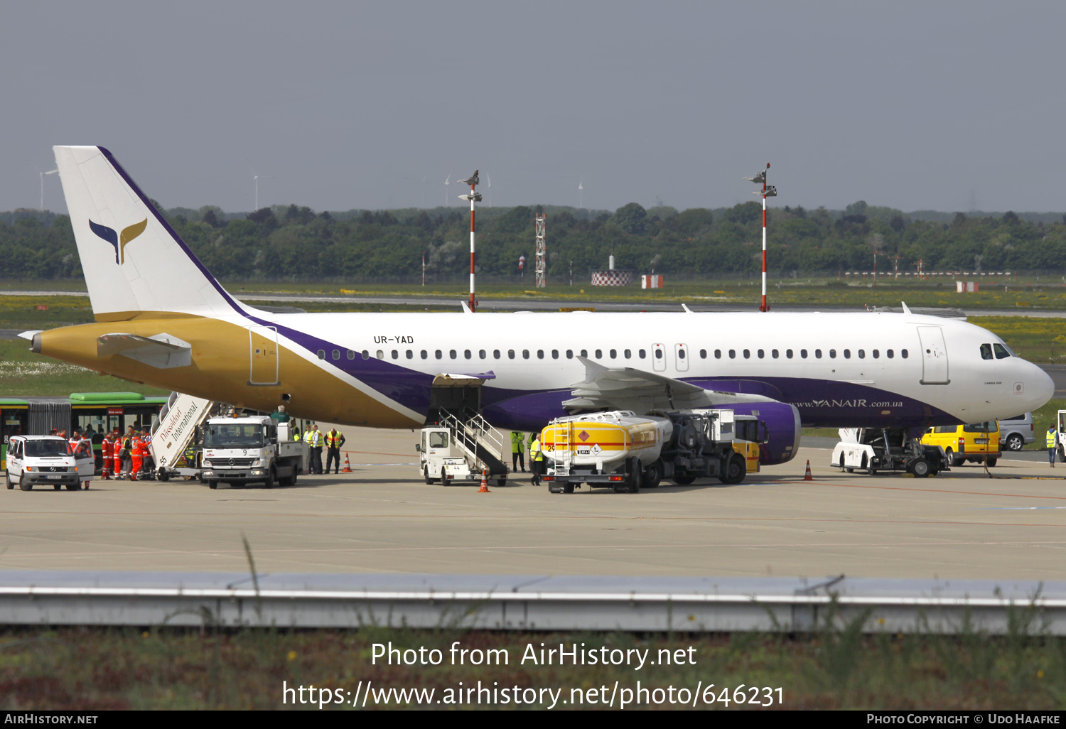 Aircraft Photo of UR-YAD | Airbus A320-211 | YanAir | AirHistory.net #646231