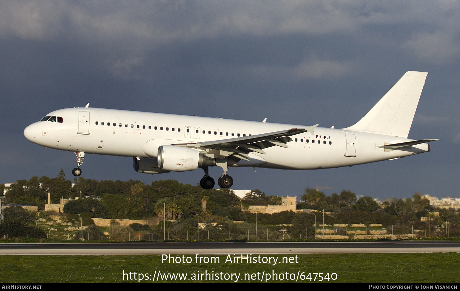 Aircraft Photo of 9H-MLL | Airbus A320-214 | AirHistory.net #647540