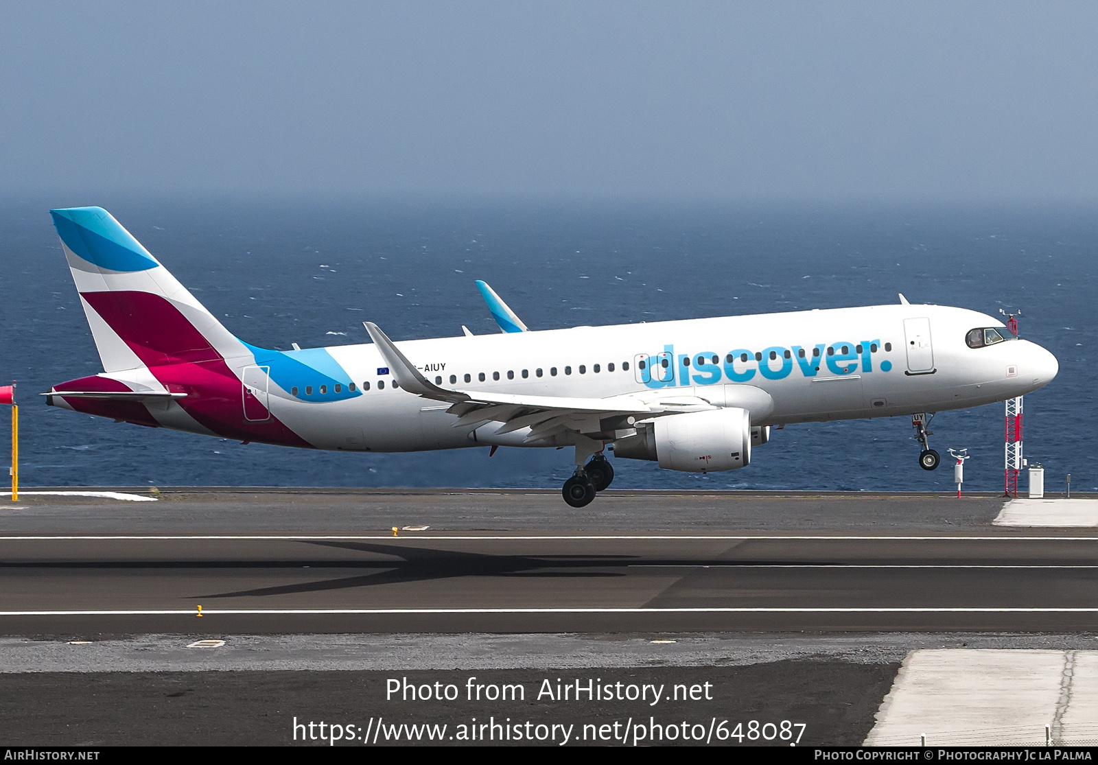 Aircraft Photo of D-AIUY | Airbus A320-214 | Discover Airlines | AirHistory.net #648087