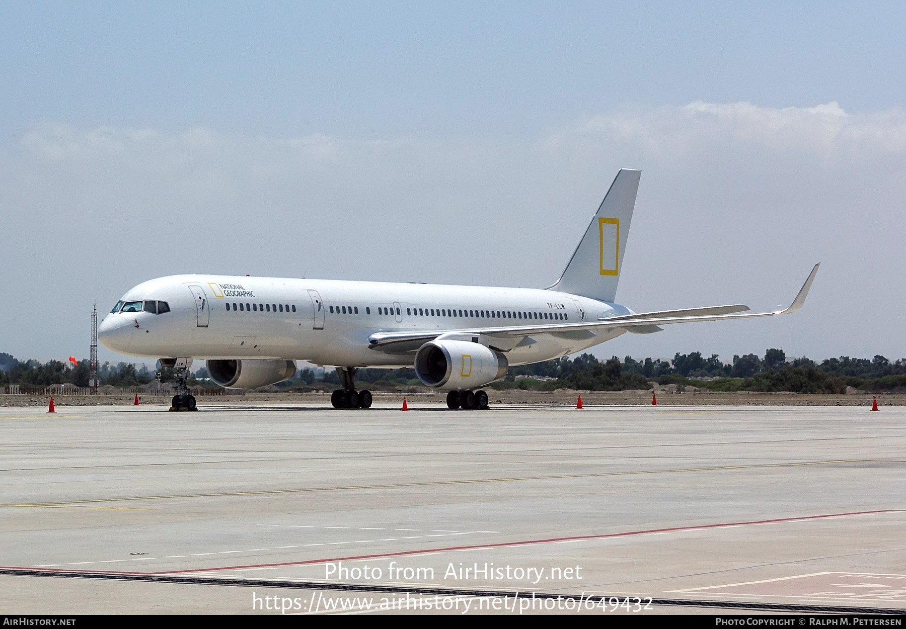 Aircraft Photo of TF-LLW | Boeing 757-223 | National Geographic | AirHistory.net #649432