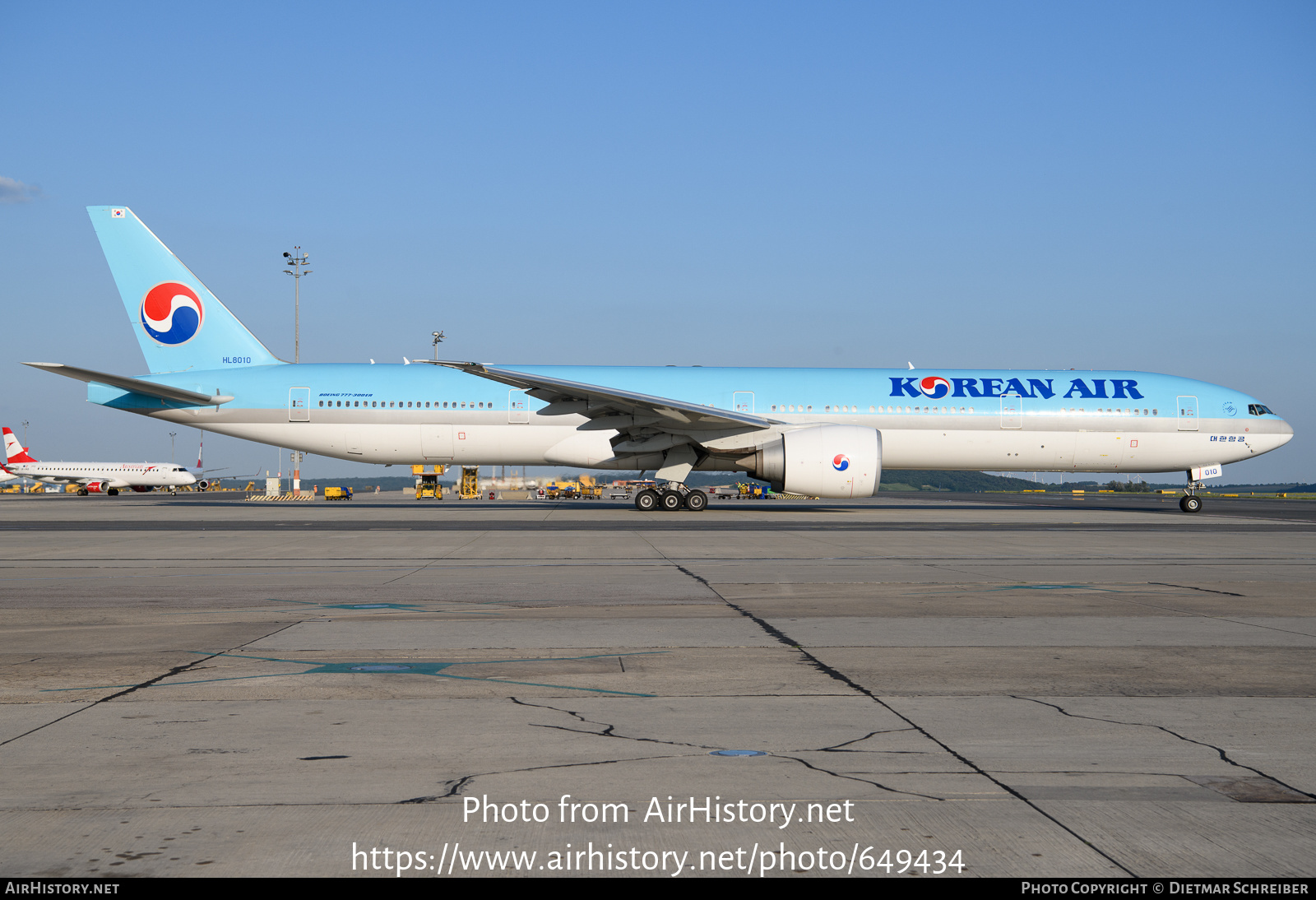 Aircraft Photo of HL8010 | Boeing 777-3B5/ER | Korean Air | AirHistory.net #649434