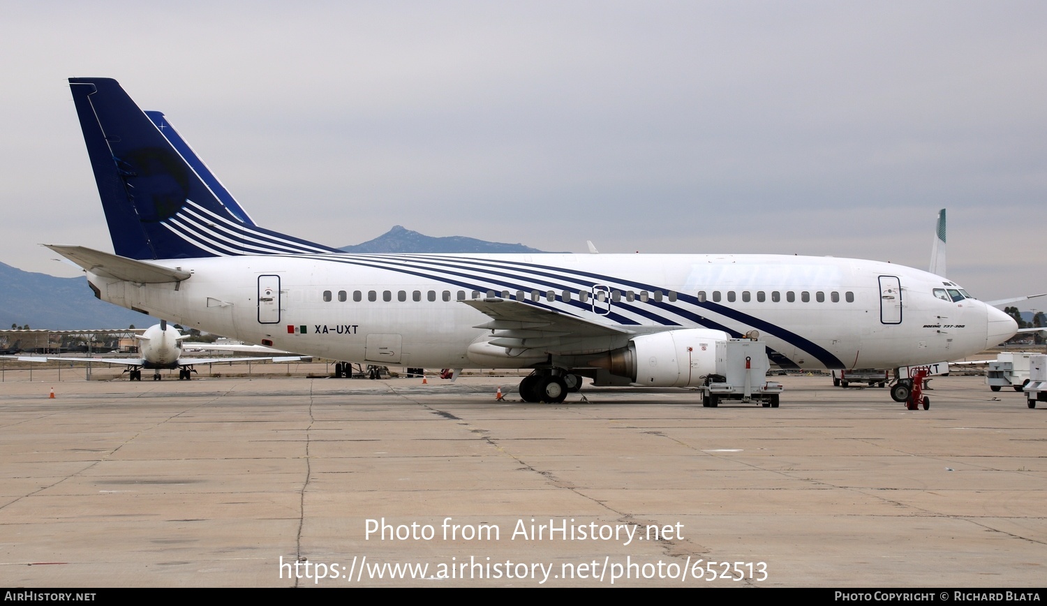 Aircraft Photo of XA-UXT | Boeing 737-322 | AirHistory.net #652513