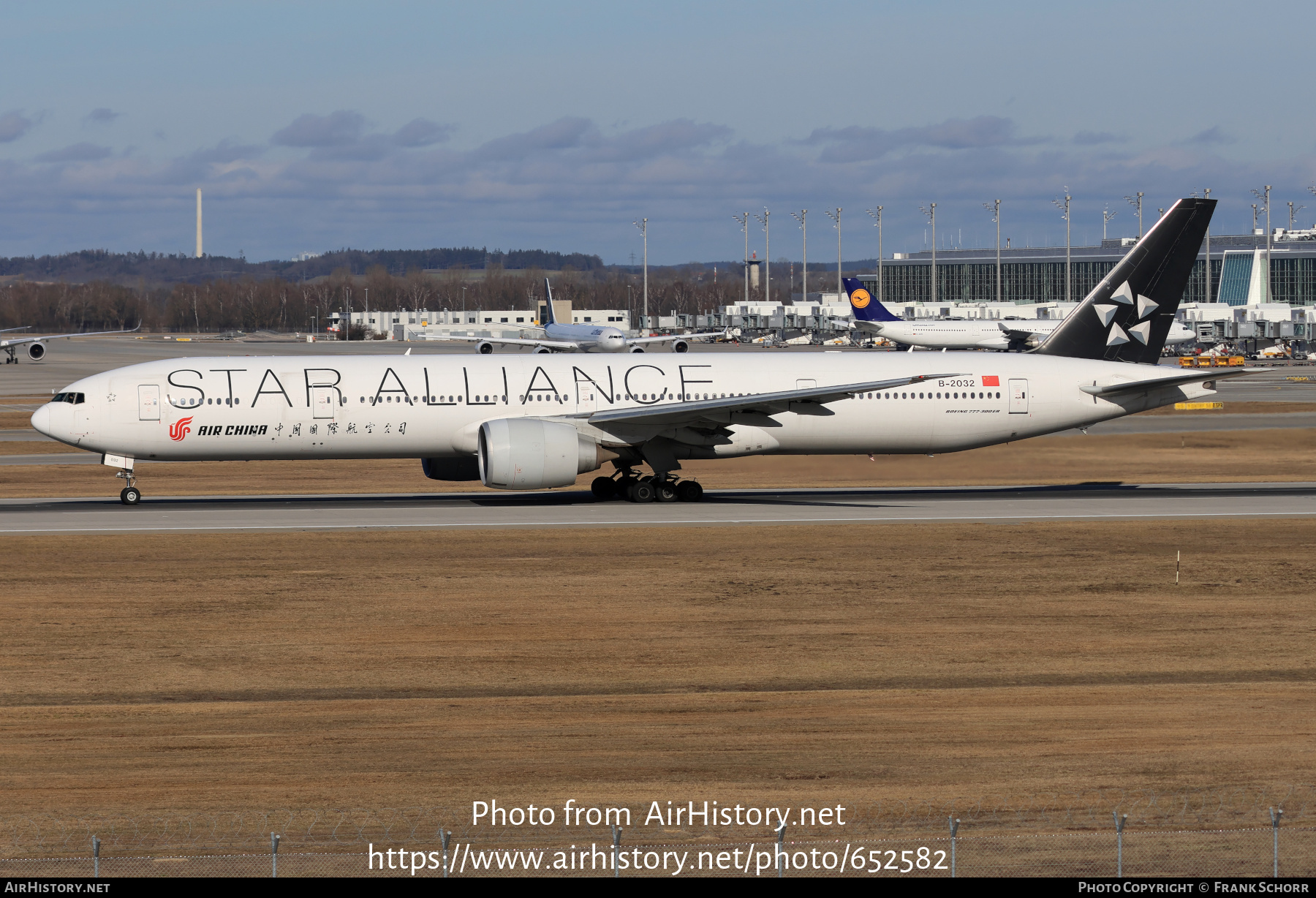 Aircraft Photo of B-2032 | Boeing 777-39L/ER | Air China | AirHistory.net #652582