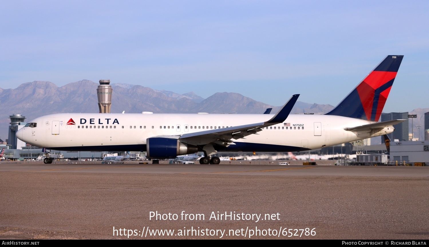 Aircraft Photo of N175DZ | Boeing 767-332/ER | Delta Air Lines | AirHistory.net #652786