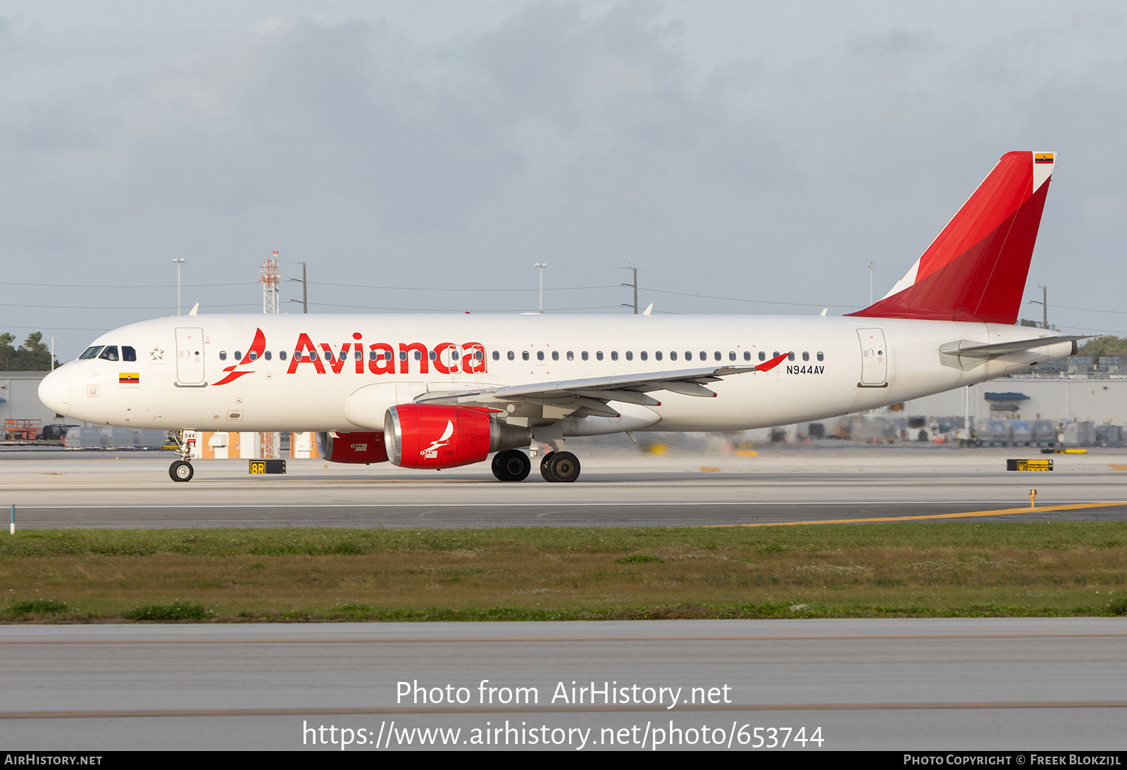 Aircraft Photo of N944AV | Airbus A320-214 | Avianca | AirHistory.net #653744