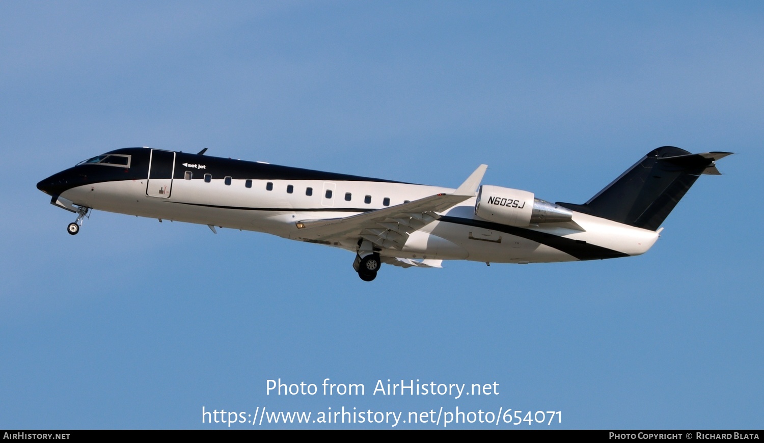 Aircraft Photo of N602SJ | Bombardier Challenger 850 (CRJ-200SE/CL-600-2B19) | Set Jet | AirHistory.net #654071