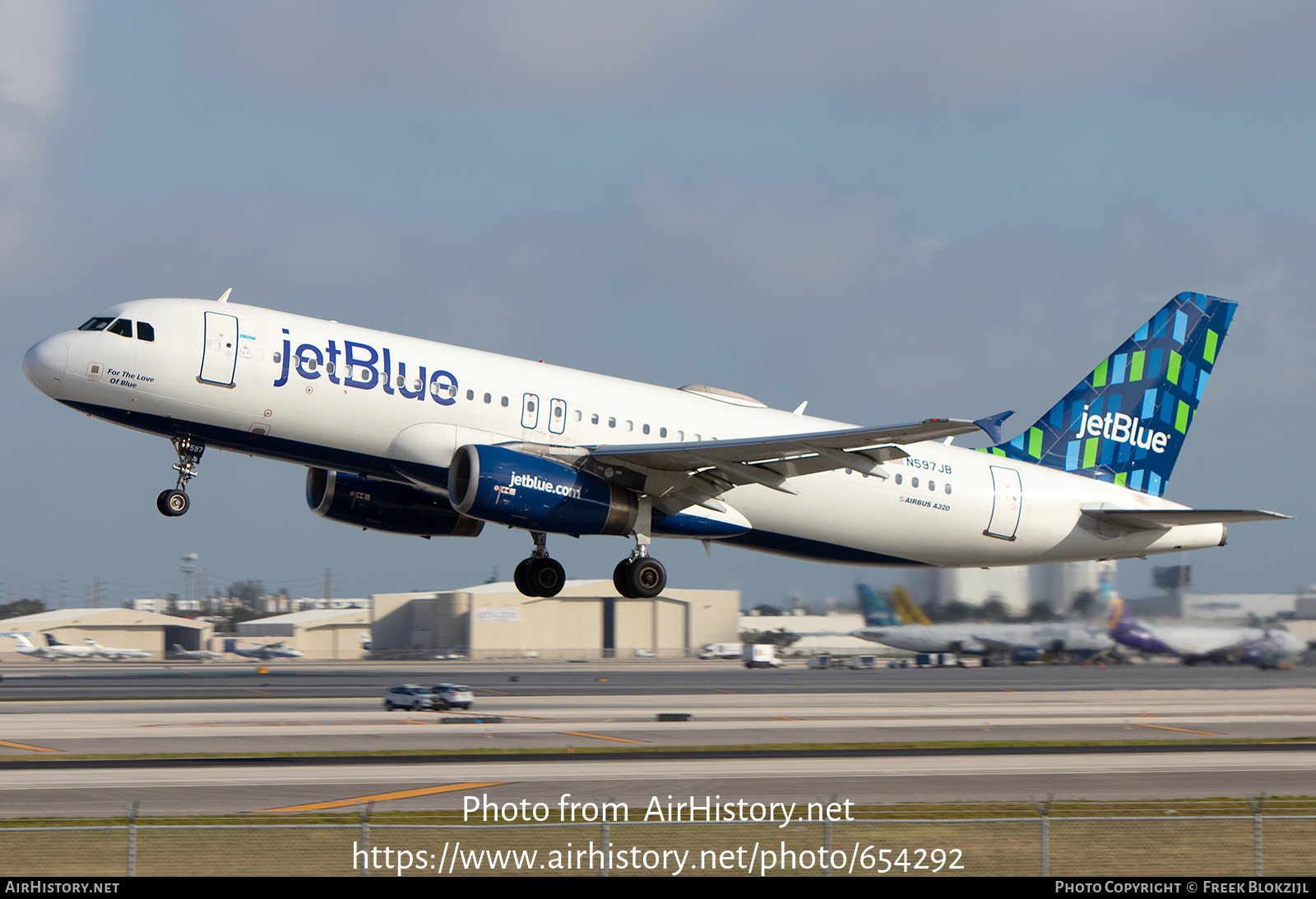 Aircraft Photo of N597JB | Airbus A320-232 | JetBlue Airways | AirHistory.net #654292