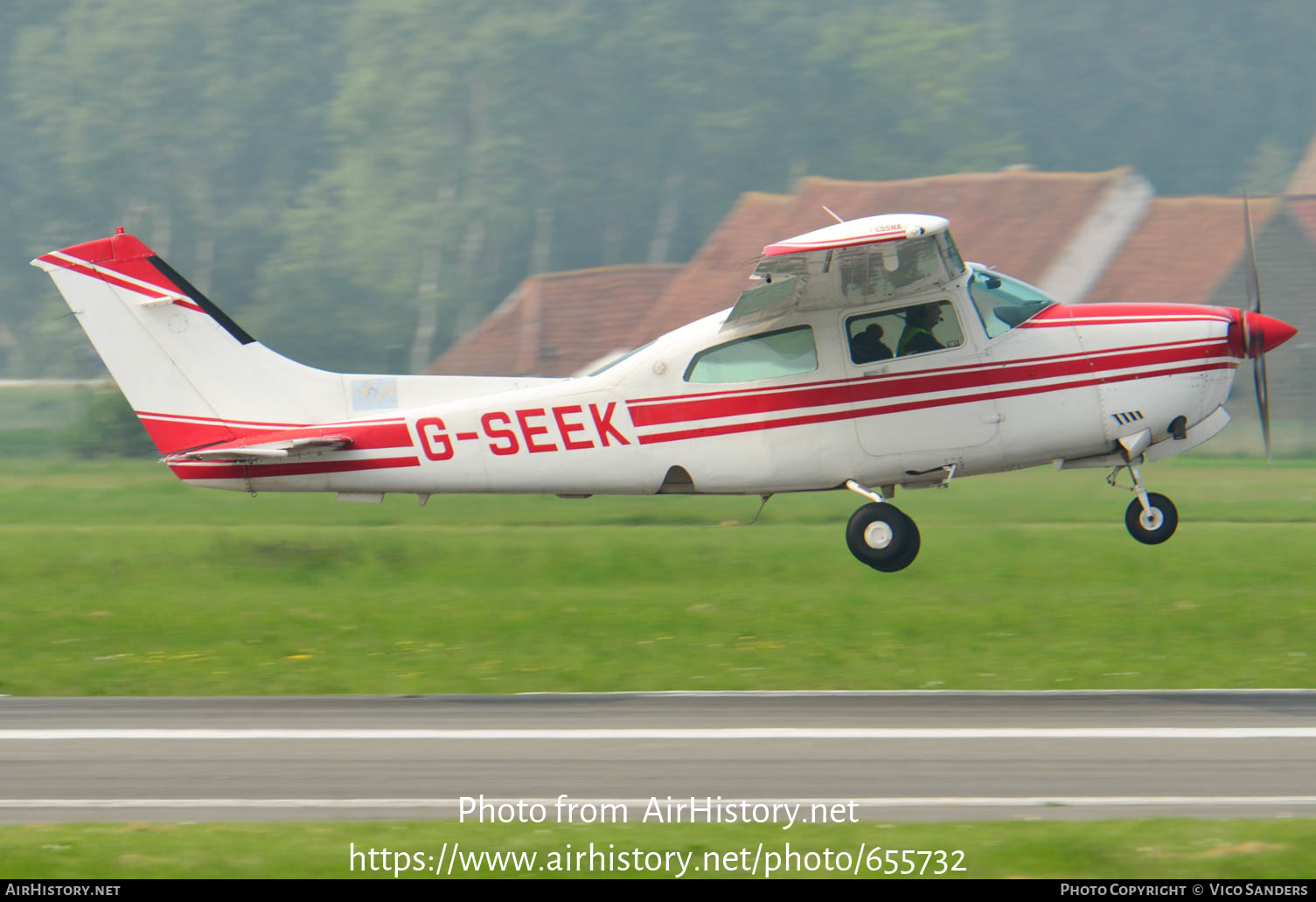 Aircraft Photo of G-SEEK | Cessna T210N Turbo Centurion | AirHistory.net #655732