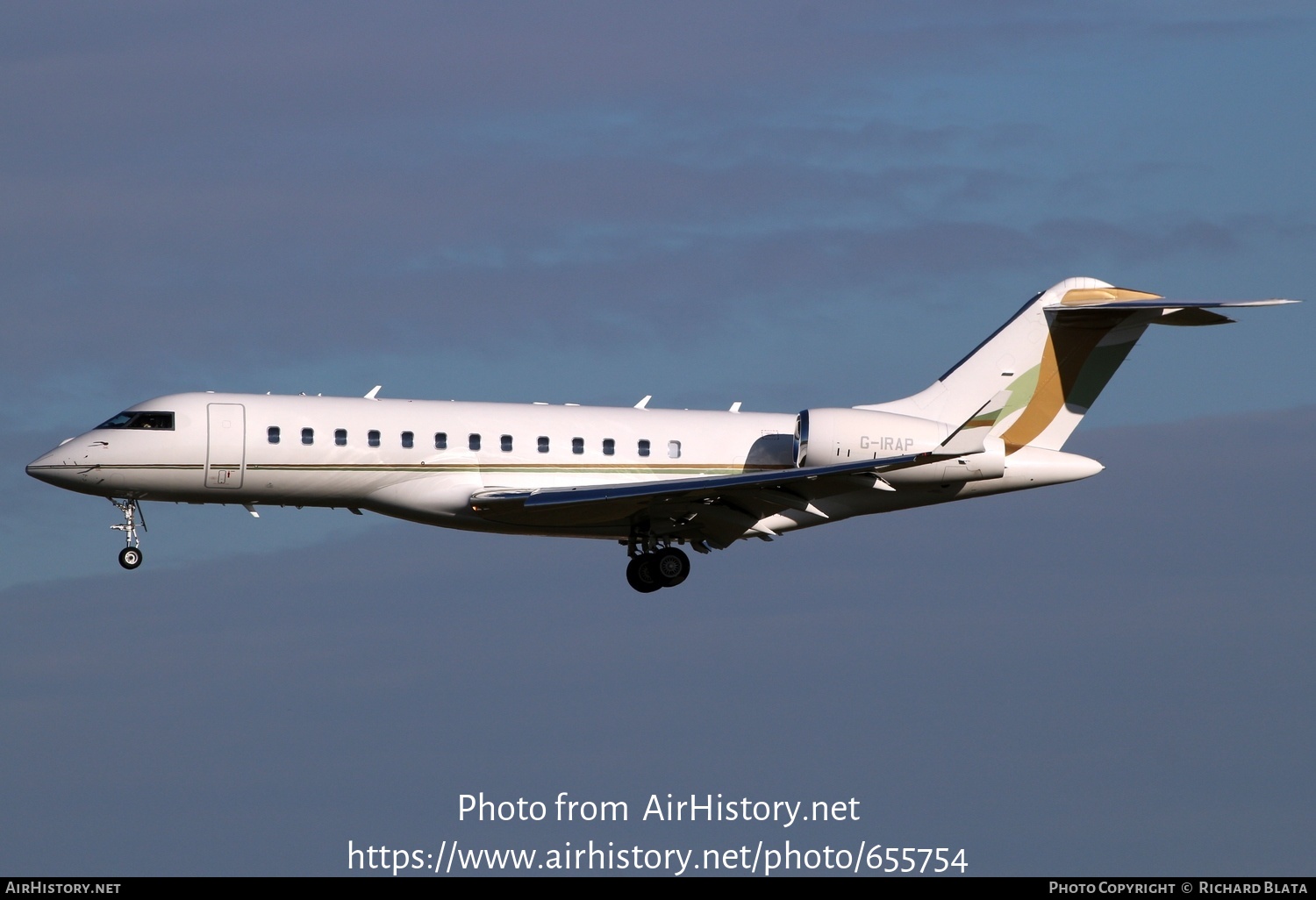 Aircraft Photo of G-IRAP | Bombardier Global Express XRS (BD-700-1A10) | AirHistory.net #655754