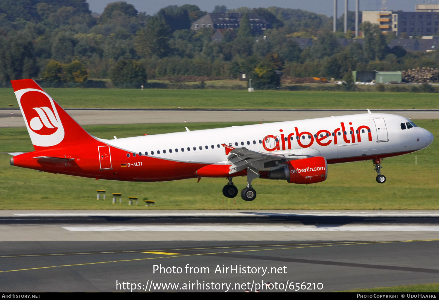 Aircraft Photo of D-ALTI | Airbus A320-214 | Air Berlin | AirHistory.net #656210